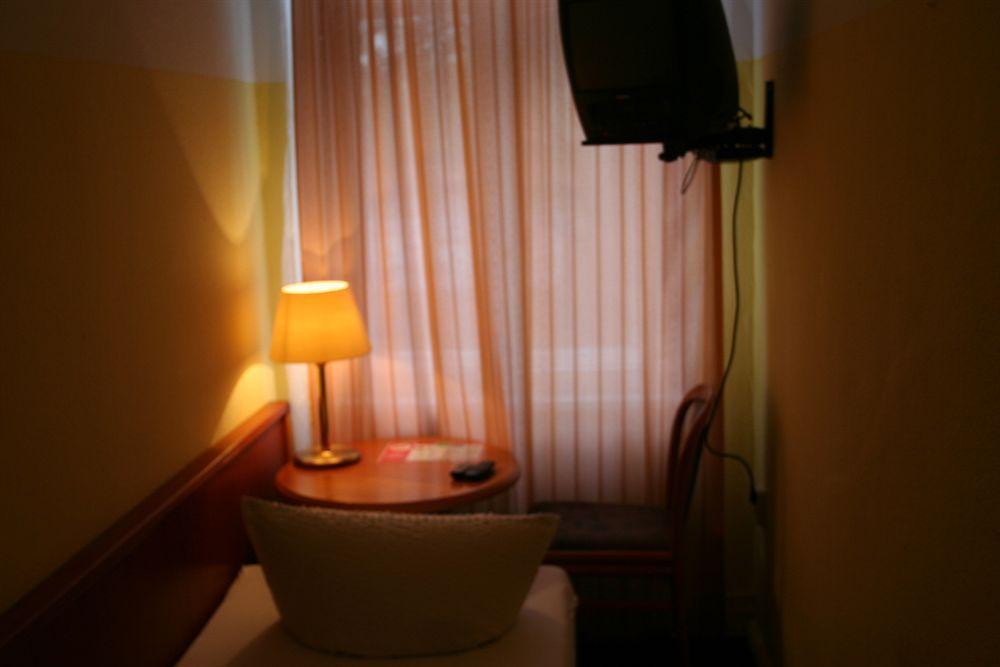 Hotel-Pension Adamshof Berlin Luaran gambar