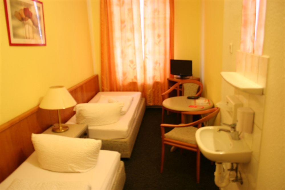Hotel-Pension Adamshof Berlin Luaran gambar