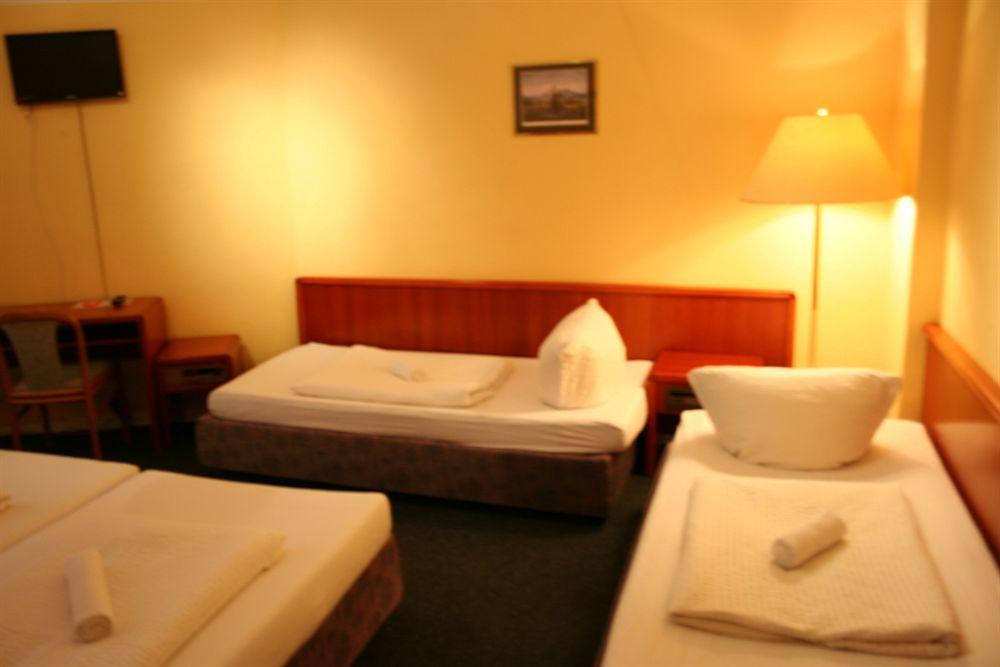 Hotel-Pension Adamshof Berlin Luaran gambar
