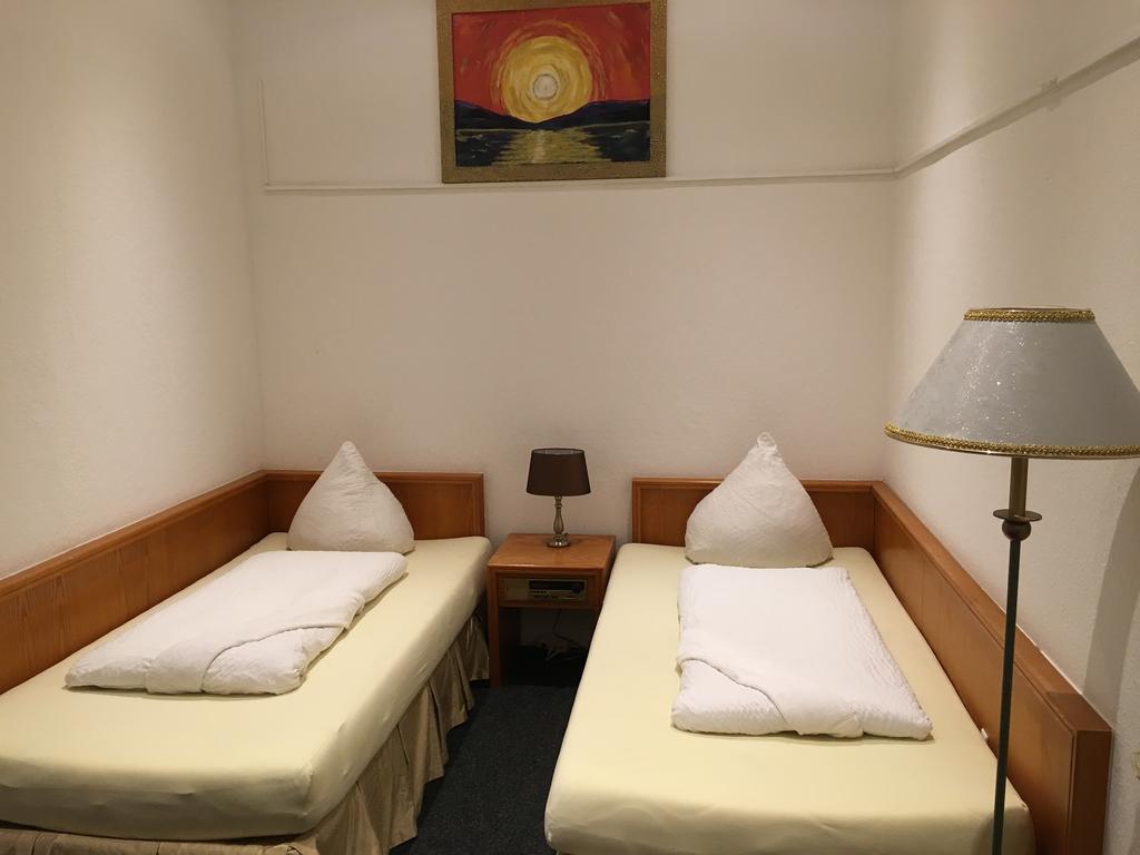 Hotel-Pension Adamshof Berlin Luaran gambar