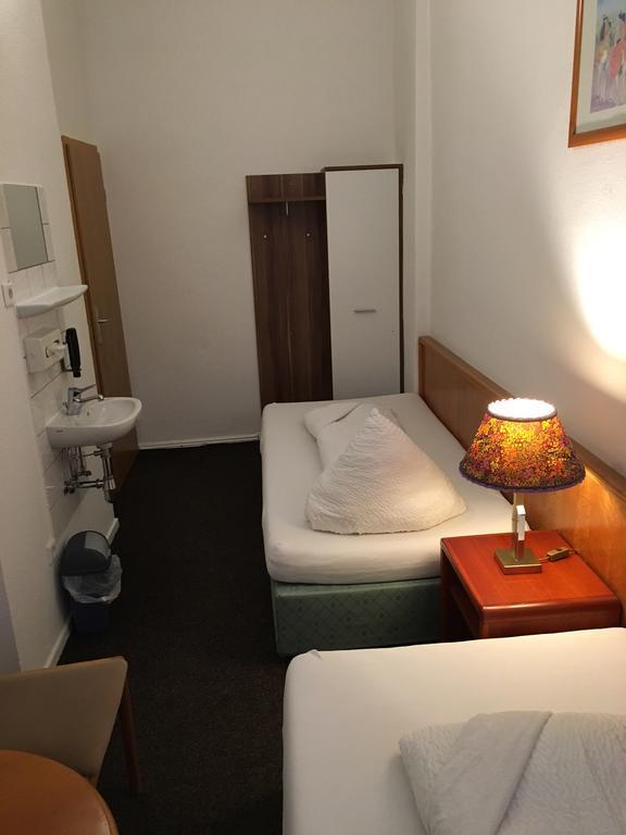 Hotel-Pension Adamshof Berlin Luaran gambar